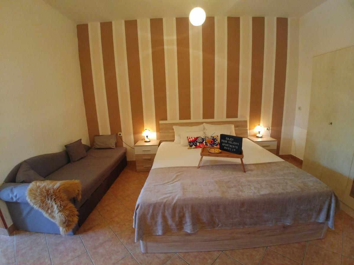 Apartments Marija Карлобаг Екстериор снимка